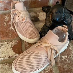 Big Buddha!  NWT blush stylish sneakers size 8.5